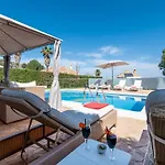 Willa 3br With Private Garden