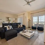 3br With Private Garden Willa