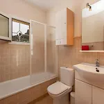3br With Private Garden Willa