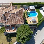 3br With Private Garden Willa